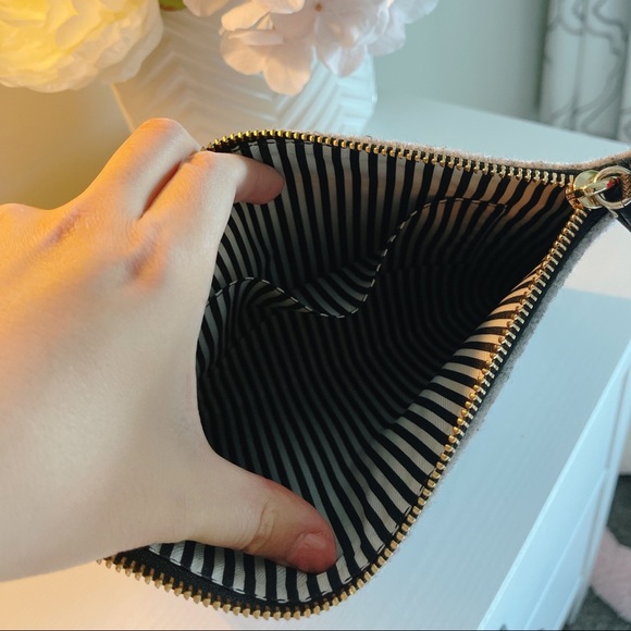KATE SPADE " NOUVEAU YORK" Bella pouch ✨like new - Picture 3 of 5